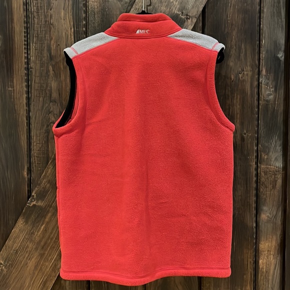 MEC fleece red and grey vest - Picture 2 of 9